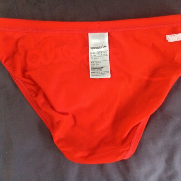 NWOT RARE RED SPEEDO WITH REAR SCRIPT LOGO SWIM BRIEF, SIZE 32" - Picture 6 of 7